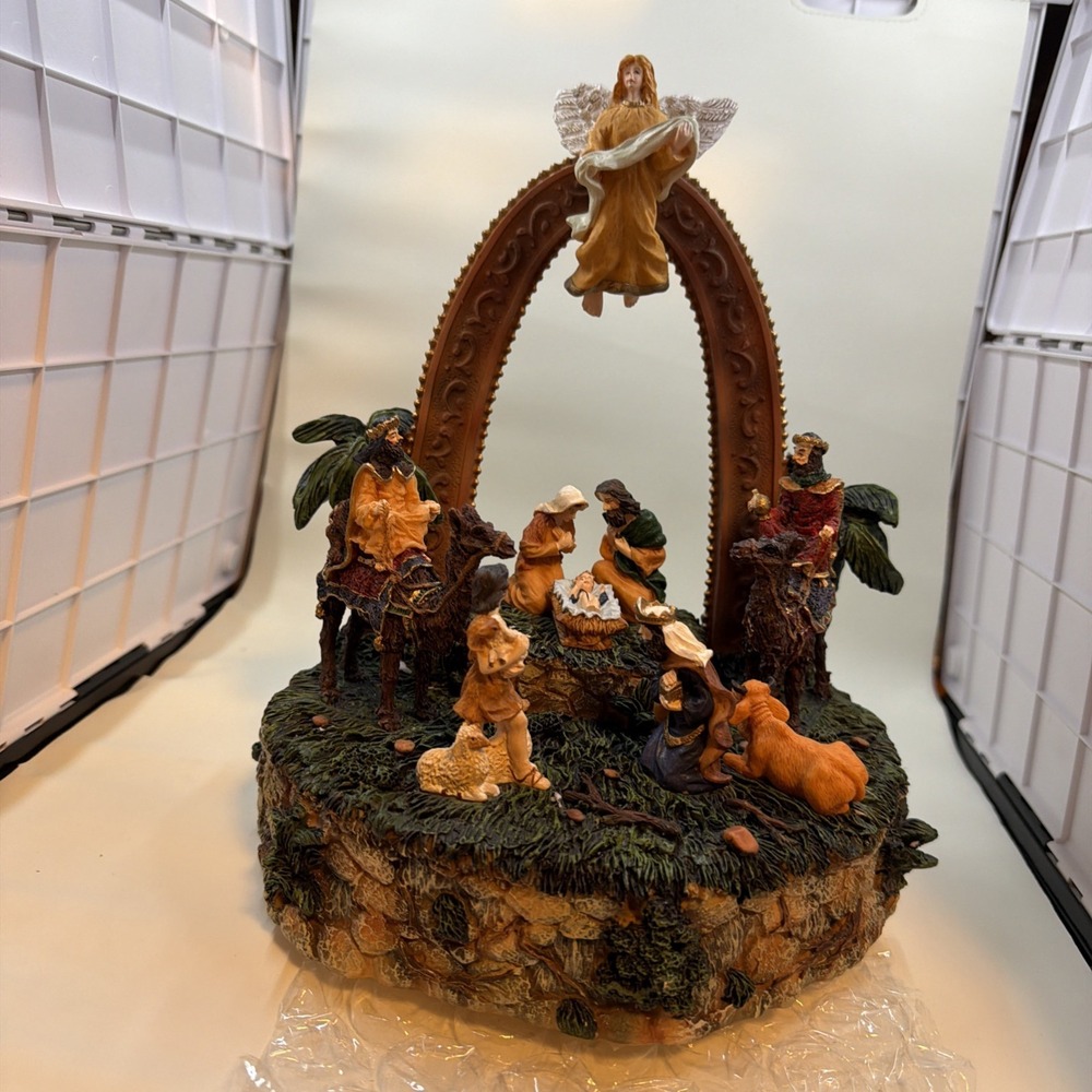 Cracker Barrel 1999 Musical Nativity Narration in Box.  See Pictures for Details